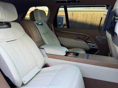 Land Rover Range Rover SV Signature Suite RHD - White for export from Japan