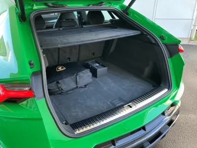 2025 Lamborghini Urus Performante: The Pinnacle of Luxury and Performance (No.960968) for export from Japan