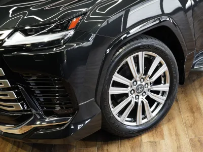 2025 Lexus LX 600 Executive 4WD - The Ultimate Luxury SUV (No.960999) for export from Japan
