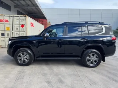 2026 Toyota LandCruiser Sahara LC300 7 Seater Suv for export from Japan