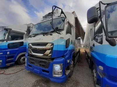 2016 Isuzu Giga large Aluminium wing body truck QPG-CYL77B (No.920772) for export from Japan