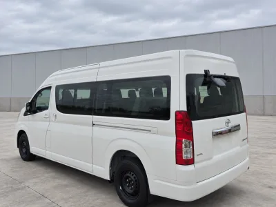 2026 Toyota Hiace Commuter 2.8 Diesel AT High Roof 15-Seater RHD for export from Japan