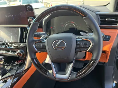 2025 Lexus LX 600 Executive 4WD Modellista Aero (No.9601035) for export from Japan
