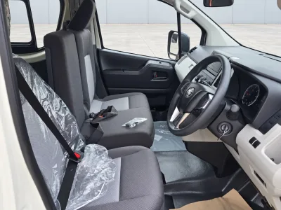 2026 Toyota Hiace Commuter 2.8 Diesel AT High Roof 15-Seater RHD for export from Japan