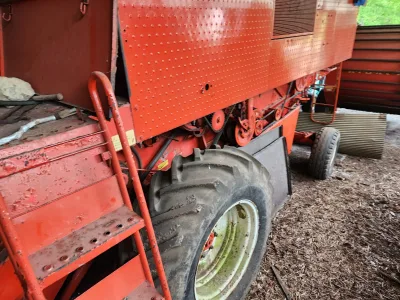 LAVERDA M132 Combine Harvester (No.J0836) for export from Japan