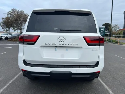 2025 Toyota Land Cruiser Sahara – The Ultimate 7-Seater Luxury SUV (No.J1047) for export from Japan