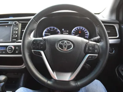 2019 Toyota kluger push start (No.830771) for export from Japan
