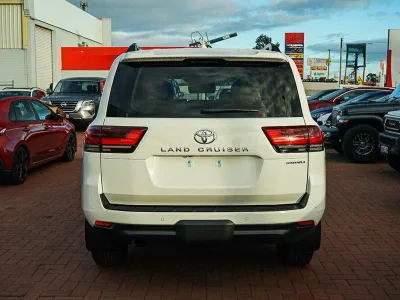 2025 Toyota Landcruiser Sahara 7 Seater (No.480786) for export from Japan