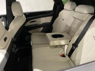 2022 Bentley Bentayga V8 4WD (No.J0589) for export from Japan