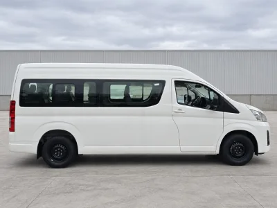 2026 Toyota Hiace Commuter 2.8 Diesel AT High Roof 15-Seater RHD for export from Japan