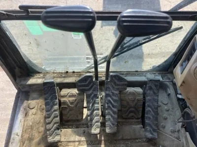- CAT Hydraulic Excavator Type 320C Excavator for export from Japan