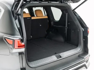 2025 LEXUS LX600 4WD –7 Seater LUXURY PACKAGE for export from Japan