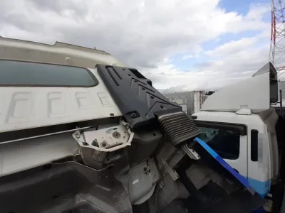 2016 Isuzu Giga large Aluminium wing body truck QPG-CYL77B (No.920772) for export from Japan