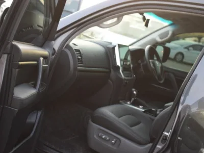 2016 Toyota Land Cruiser full option Grey (No.830777) for export from Japan