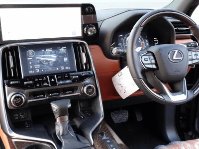 2025 Lexus LX 600 Executive AWD Levinson 4-Seater (No.960732) for export from Japan