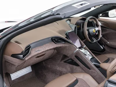 2025 Ferrari Roma Spider — Verde Zeltweg / Cioccolato for export from Japan