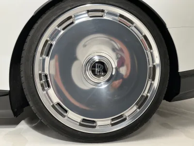 2025 Rolls-Royce Spectre Base Grade (No.960989) for export from Japan