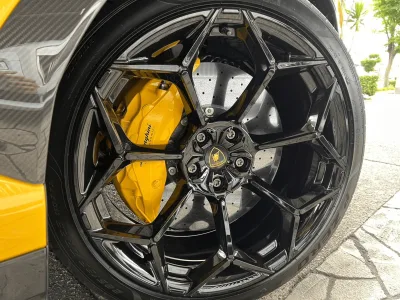 2025 Lamborghini Urus Performante: Unmatched Luxury and Performance SUV (No.960969) for export from Japan