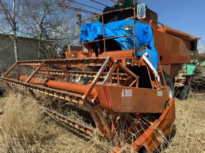 Laverda M132 Grain Harvester (No.J0948) for export from Japan