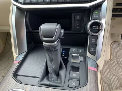 2026 Toyota Land Cruiser 300 ZX 3.5L Twin-Turbo 4WD for export from Japan