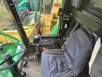 JOHN DEERE 1075 COMBINE HARVESTER (No.J0794)