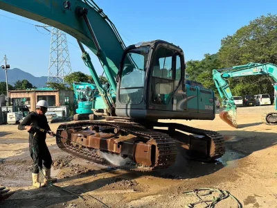 KOBELCO SK200 Excavator (No.J0744)