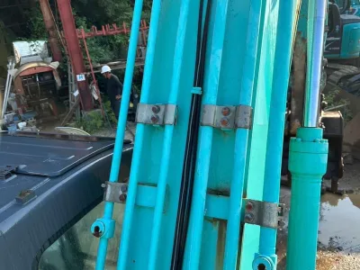 KOBELCO SK200 Excavator (No.J0744)