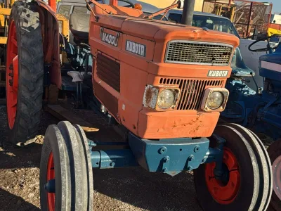 KUBOTA M4000 TRACTOR