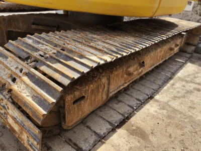 Komatsu  Excavator Machinery 2004  (No-J0705)