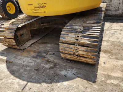 Komatsu  Excavator Machinery 2004  (No-J0705)