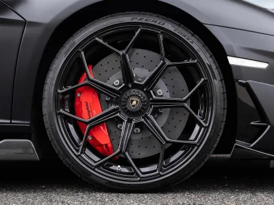 2021 Lamborghini Aventador SVJ Roadster: The Ultimate Supercar Experience convertible (No.112972)