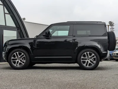 2022 Land Rover Defender 90 XS Edition 2.0L P300 4WD (Panoramic Roof OP Navi) (No.J0609) for export from Japan