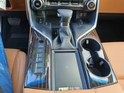 Lexus  LX500d (No-830718)