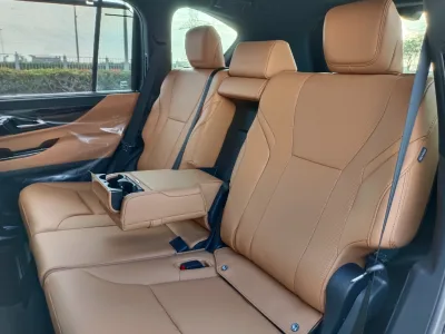 Lexus  LX500d (No-830718)