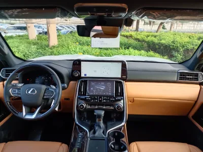Lexus  LX500d (No-830718)