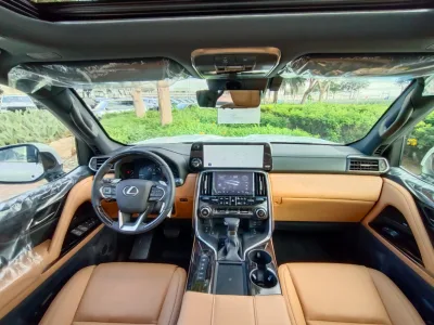 Lexus  LX500d (No-830718)