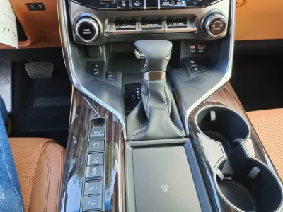 Lexus  LX500d (No-830718)