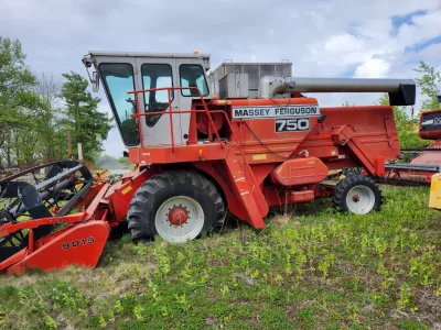 Massey Ferguson Combine Harvester 750 (No-J0709)
