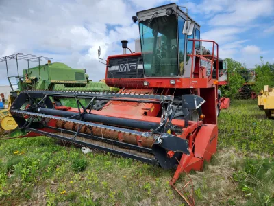 Massey Ferguson Combine Harvester 750 (No-J0709)