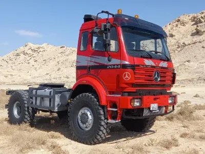 Mercedes-Benz 2044 4X4 TractorHead Truck (No.830807)