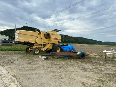 NEW HOLLAND 8040 Combine Harvester (No.J0835)