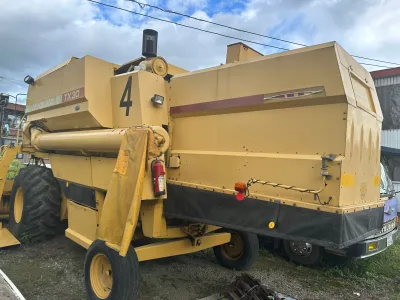 NEW HOLLAND TX30 (HST HYDRAULIC CONTROL) COMBINE HARVESTER (No.J0820)