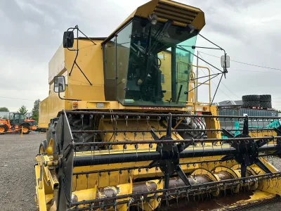 NEW HOLLAND TX36 Combine Harvester with Drivable HST control propler shaft nitrogen break system (No.J0837)