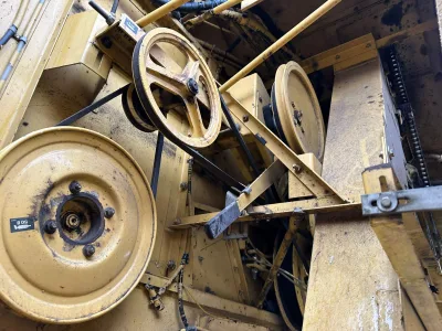 NEW HOLLAND TX36 Combine Harvester with Drivable HST control propler shaft nitrogen break system (No.J0837)