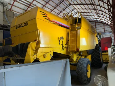 NEW HOLLAND TX67 COMBINE HARVESTER (No.J0955)