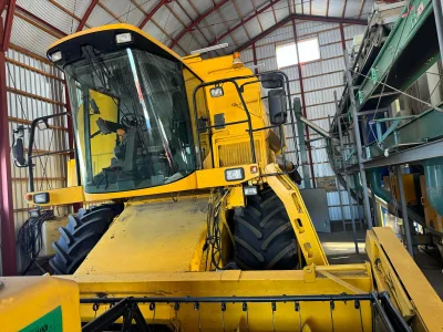 NEW HOLLAND TX67 COMBINE HARVESTER (No.J0955)