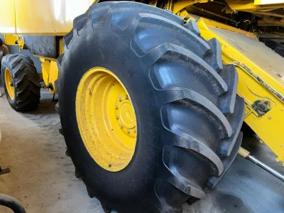 NEW HOLLAND TX67 COMBINE HARVESTER (No.J0955)