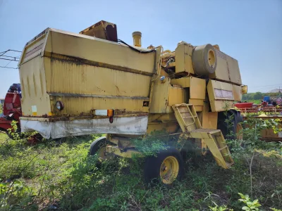 New Holland 8050 Combine Harvester (No.J0885)