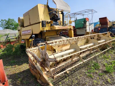 New Holland 8050 Combine Harvester (No.J0885)
