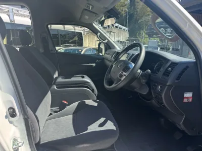 2025 Toyota Hiace Grand Cabin – 10 Seater (14 Seater Convertible)